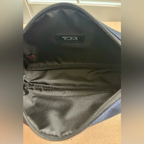 Brand New with Tag TUMI Small Kit Navy - Picture 7 of 7